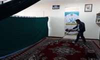 غبارروبی نمازخانه همزمان با فرارسیدن ماه ضیافت الهی